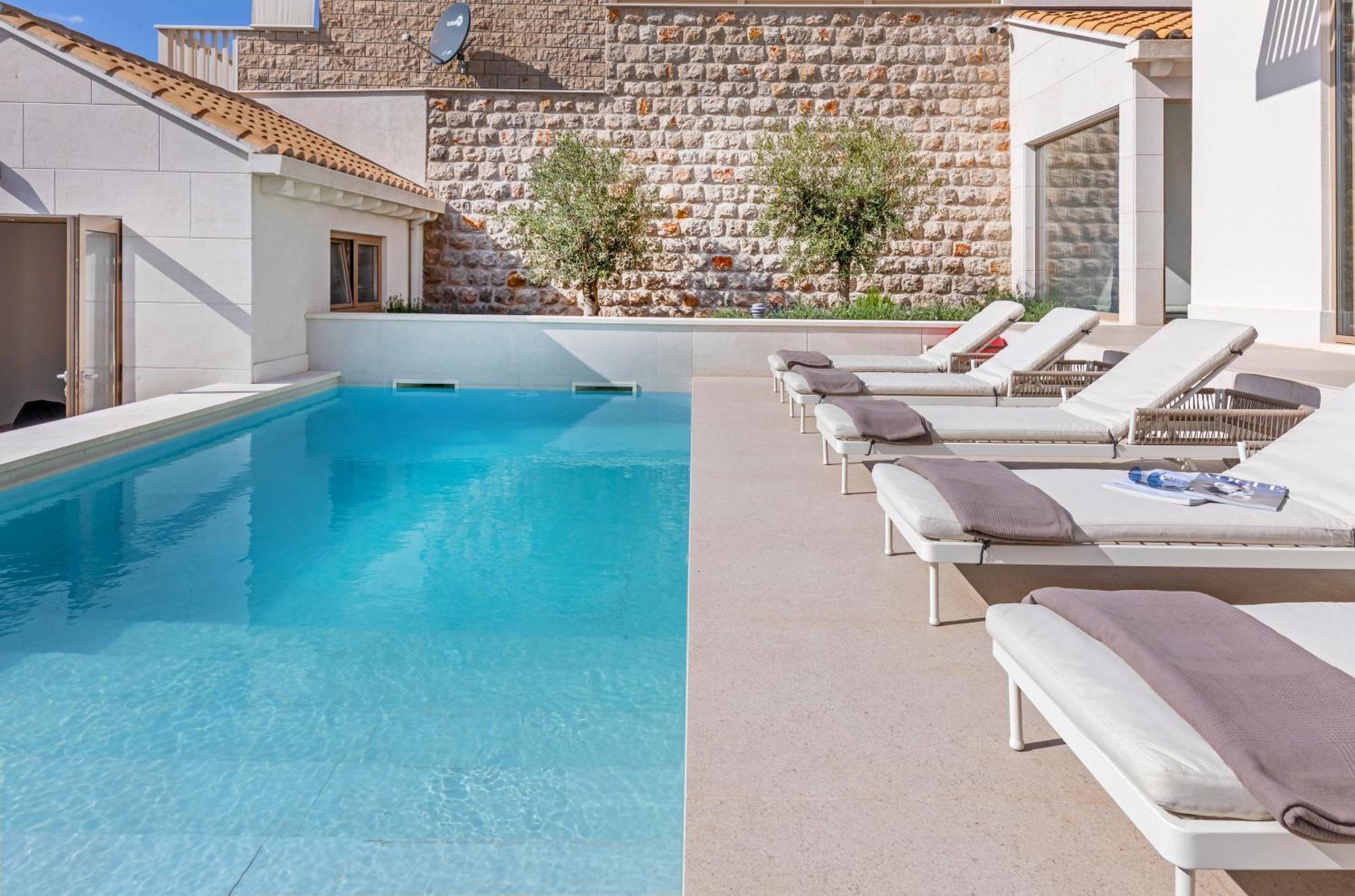 Brand New Villa Carmelita Exclusive With Free Smart Car ดูบรอฟนิก ภายนอก รูปภาพ